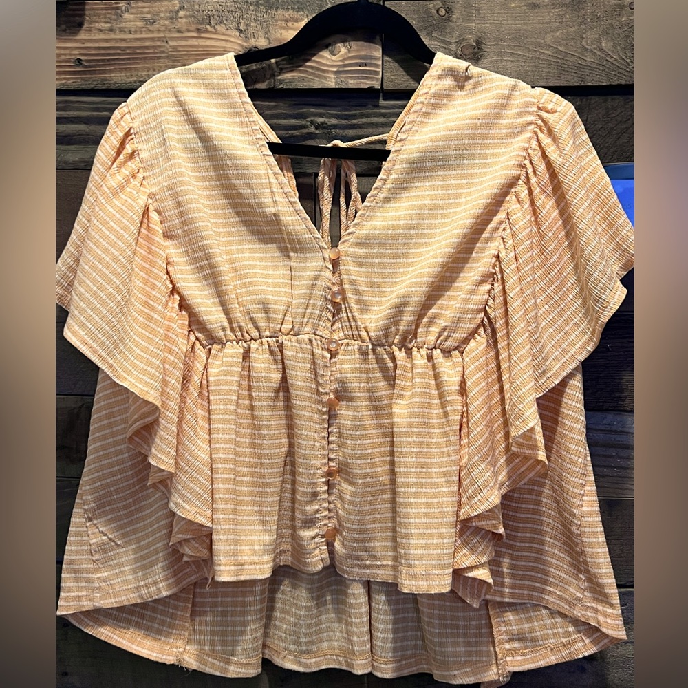 Striped women’s size XL Butterfly shirt peachy yellow color